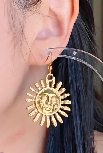 Handmade gold tone stainless steel sun boho retro vintage style earrings☀️