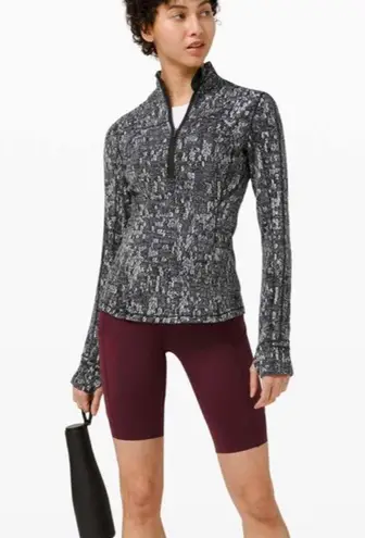 Lululemon  run briskly top