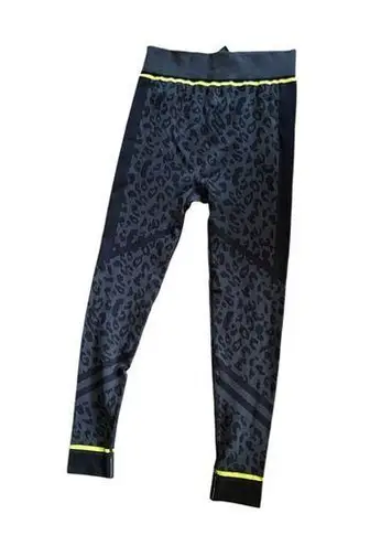Sweaty Betty Ski Base Layer Leggings
Sz M (8) Grey Animal Print Cheetah Jaquard