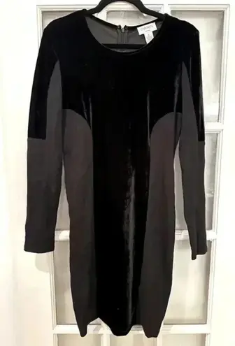 Carmen Marc Valvo Vintage Black Velvet Cocktail Whimsigoth Midi Dress Size 6 S