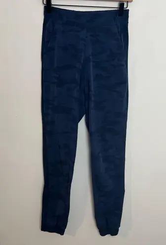 Athleta - Brooklyn Textured Jogger Blue Camo Outdoor Travel Adventure Pant