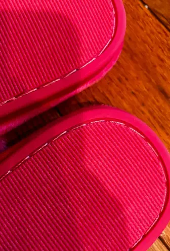 Bobeau bebe NWT FUCHSIA rhinestone logo memory foam fur fuzzy flip flops/slippers 8