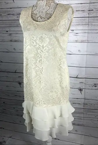 Leslie Fay  sleeveless 
Beautiful lace dress with layered ruffles on the end.