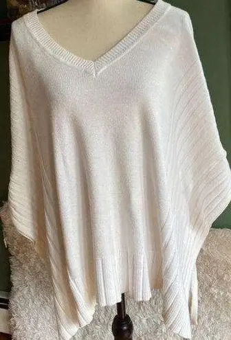 Vera Wang Womens Off white oversized knitted poncho sweater, Size S/M