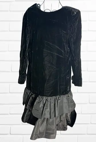 Jessica Howard Vintage 8 Ruffle Bottom Cocktail Dress Black Velvet Deadstock