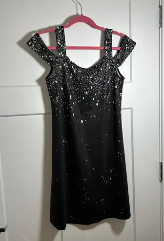 Large strappy shoulder dress Black