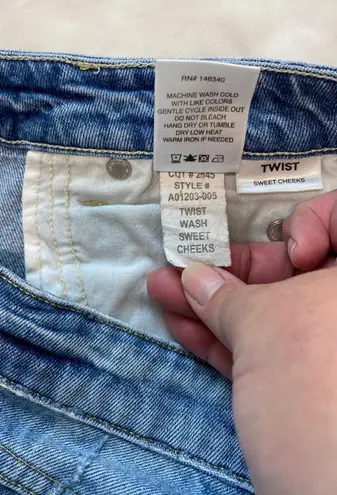 Amo Twist Distressed Ankle Blue Jeans in Sweet Cheeks Wash Size 26 Inseam 28.5"