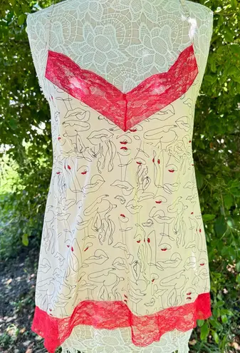 Incanto Italy Avant Garde Abstract Woman Figure Lips Camisole Pajama Top Size M Red Size M