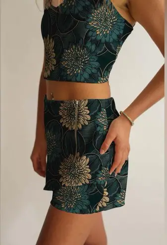 AVERIE Crop Top And Skort Set Nori Dandelions Print On Black size XXL Green