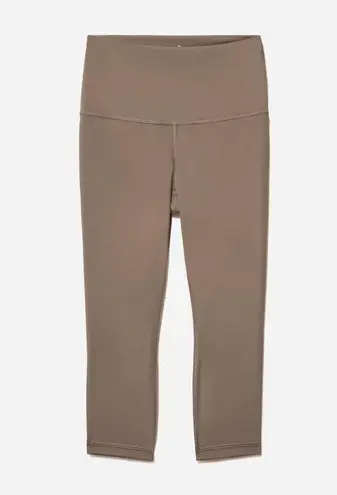 Everlane  The Perform Cropped Legging in Taupe