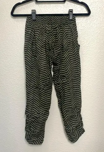 American Eagle Printed Capri Beach Pants