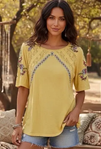 Sundance Floral Embroidered Crochet Lace Short Sleeve Top in Size Medium Yellow