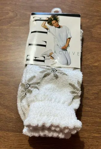 Elle Active Women’s Socks Floral Vintage 90s Acrylic Nylon Blend NWT Deadstock