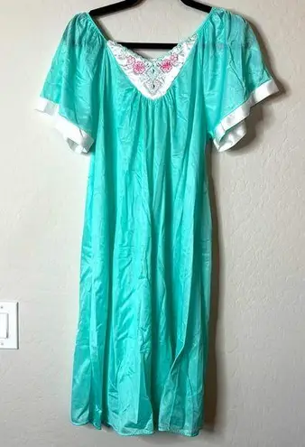 Sears Vintage Nightgown Carriage Court Nylon Embroidered One Size Fits Most Xs