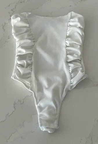 Pretty Little Thing  White Strapless Rouched Bodysuit - Image 1
