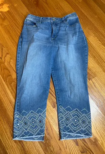Bandolino Jeans Size 12 Embroidered Embellished Cropped Frayed Hem Blue Denim