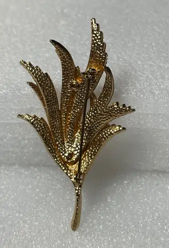 Smooth & Shiny Textured Willow Leaves Gold Tone Brooch