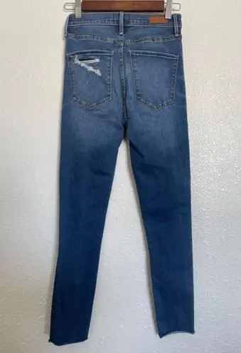 Abercrombie & Fitch  Ultimate High Rise Distressed Skinny Jeans size 26