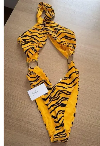 We Wore What Swimsuit Striped Danielle Anima Pint Women’s Small NWT 1242