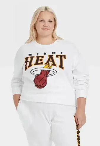 Hybrid Apparel NBA Miami Heat White Cropped Crewneck Sweatshirt Women's Size 1X