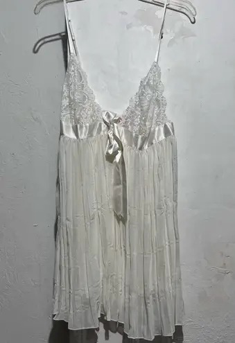 Victoria's Secret Womens Ivory Lace Pleated Chiffon Slip Size XL