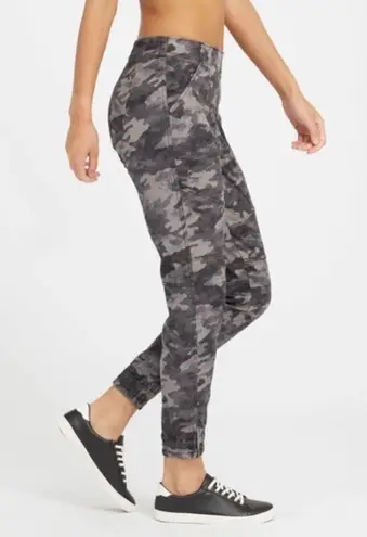 Spanx  NWT Blackwash Camo Print Stretch Twill Cargo Jogger Pants Size Medium