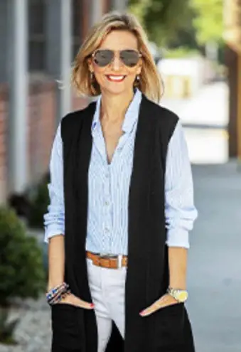 Black Sleeveless Cardigan Vest with front pockets size medium