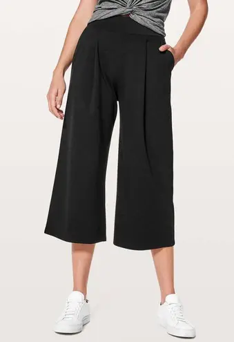 Lululemon  Can You Feel The Pleat Crop *21" in Black Size 6