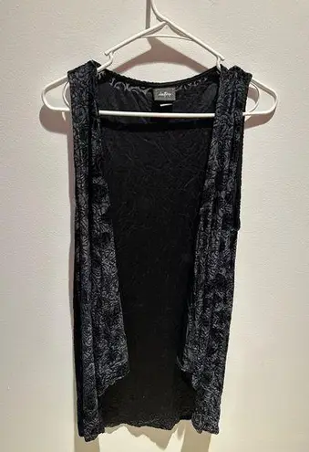 Daytrip  black velvet vest size large