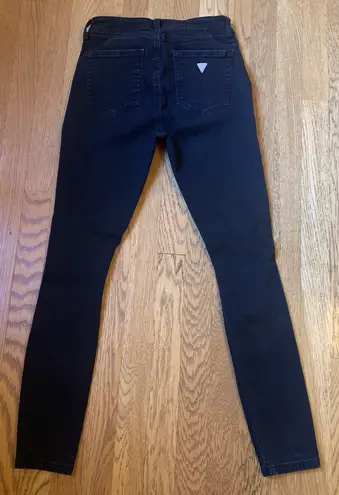 Guess Distressed knee Skinny Jeans size 27