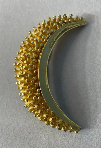 Vintage Crescent Moon Brooch Gold Tone Celestial Hippie Whimsygoth