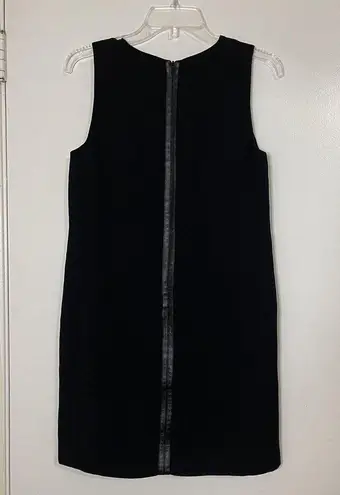 Vince . Black sleeveless shift zip up leather trim dress size US 6