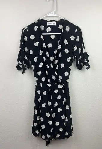 Faithfull the Brand  Oslo Floral Wrap Mini Dress Size 2 Black And White Ties