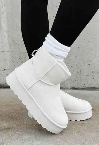 Soda FAUX FUR LINED MINI PLATFORM BOOTIES (OFF WHITE)