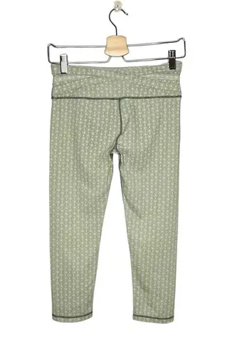 Luxy Activewear Sage Green Medallion Print Criss Cross Waist Capri Leggings Size 6