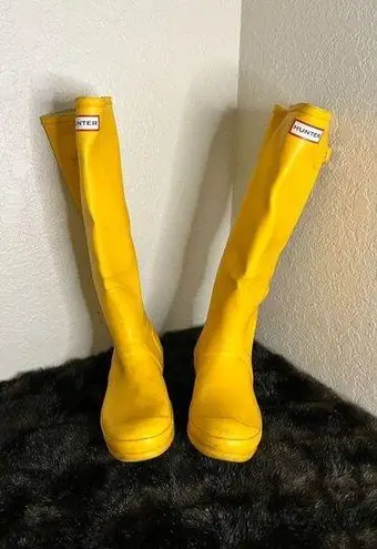 Hunter Women's  boots tall gloss in yellow size US 8