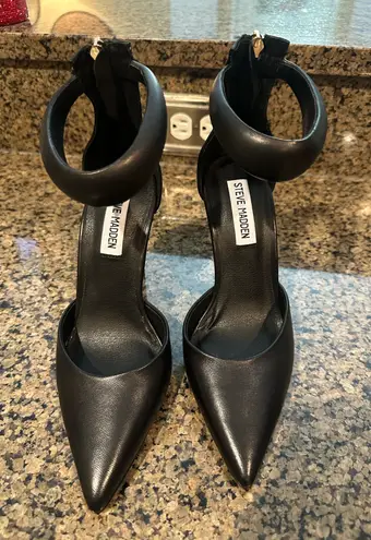 Steve Madden  leather closed toe pumps  - Image 1
