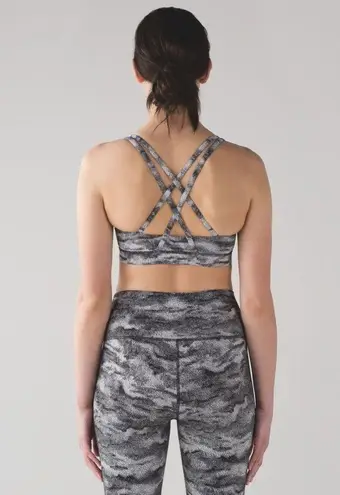 Lululemon  Energy Bra Power Luxtreme Hazy Days Black White size 4