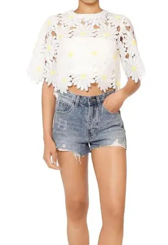 Gracia Daisy Applique Cutout Cropped Blouse size Large Short Sleeves Top Shirt