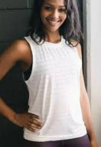 Zyia Active white chill tank top women’s size large activewear athletic running