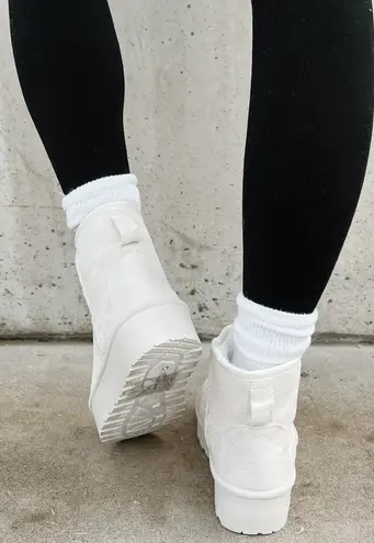 Forever Link FAUX FUR LINED MINI PLATFORM BOOTIES (OFF WHITE)