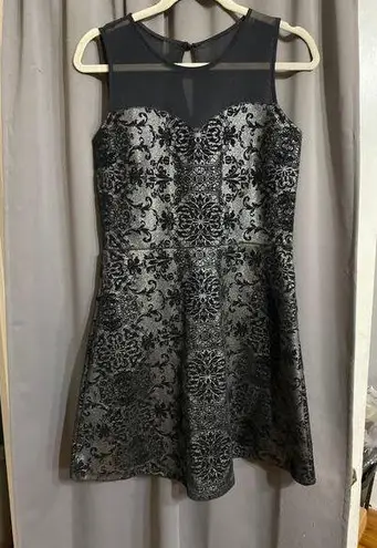 NWT MAURICES WO SIZE Small Black velvet accent design Silver Metallic dress