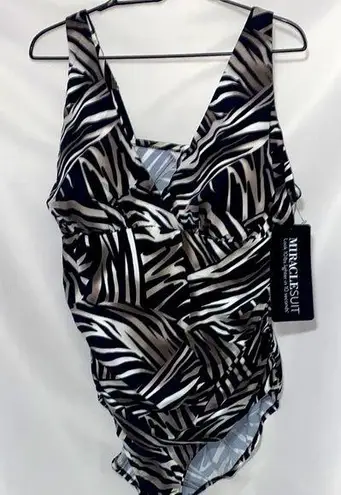 MiracleSuit NEW WITH TAG SIZE 22W Black and White Zebra Bodysuit BUILT IN BRA