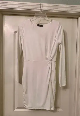 4S13NNA 4SI3NNA - Beautiful White Long Sleeved Ruched Dress - BNWT!