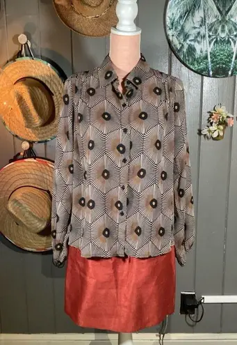 Vintage 70’s Inspired Tan Starburst Pattern Button Down Medium Brown