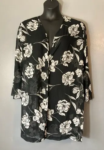 secret treasures black and white floral robe