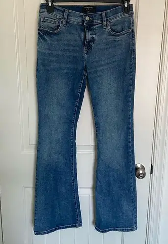 Banana Republic  women’s bootcut fit medium wash jeans — size 28