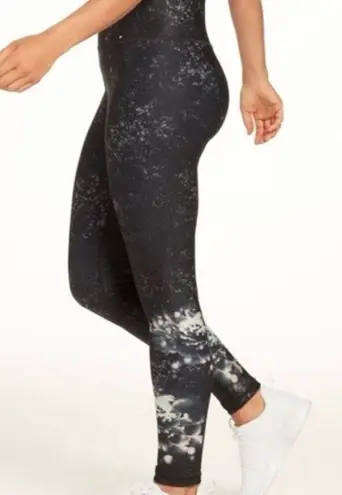 Calia Carrie Underwood Essential Printed
Leggings Floral Glow Size M Black Size M