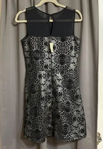 NWT MAURICES WO SIZE Small Black velvet accent design Silver Metallic dress