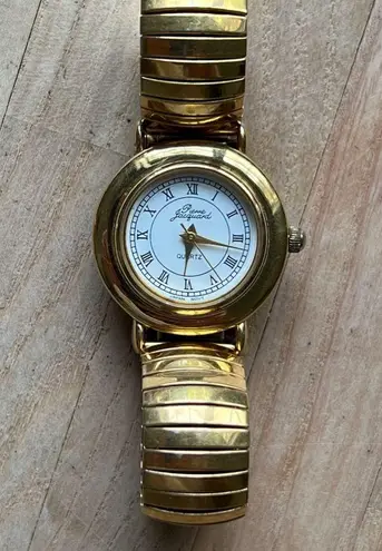 Pierre Jacquard Ladies Watch White Dial Gold Tone Stainless Stretch Bracelet